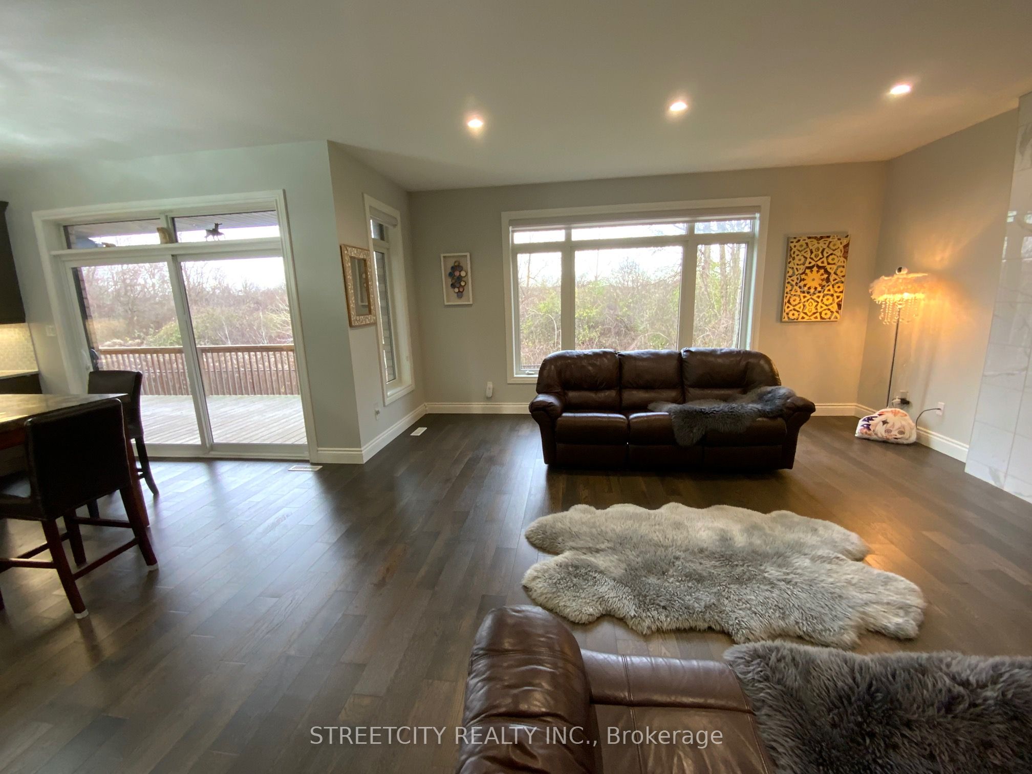 1295 Dyer Crescent Property Photo 15
