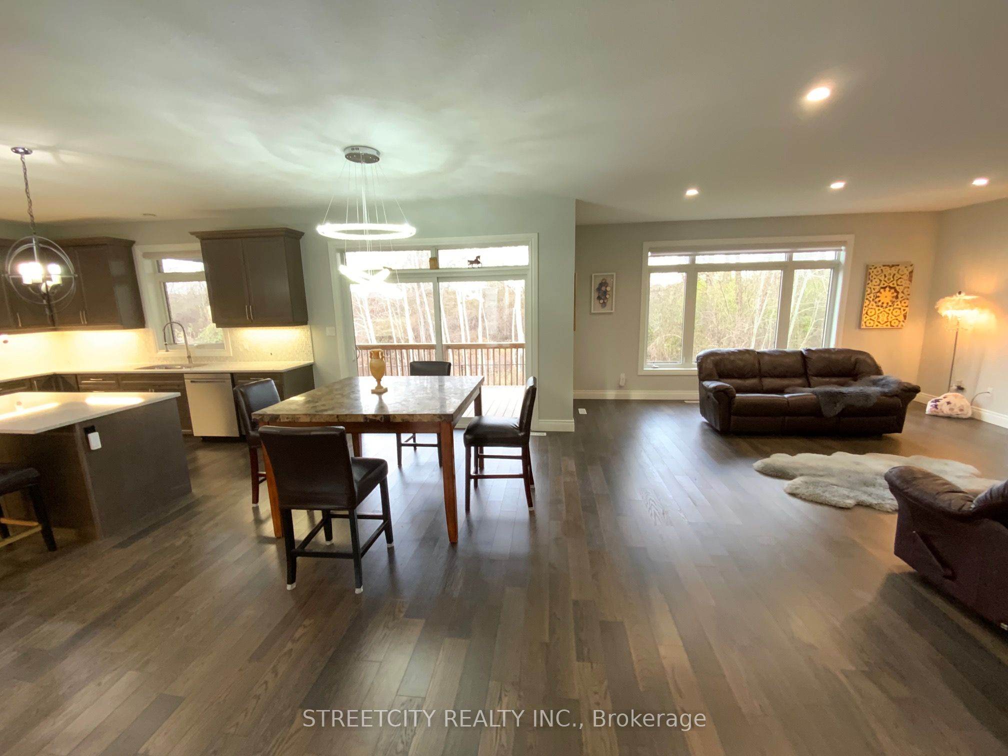 1295 Dyer Crescent Property Photo 16