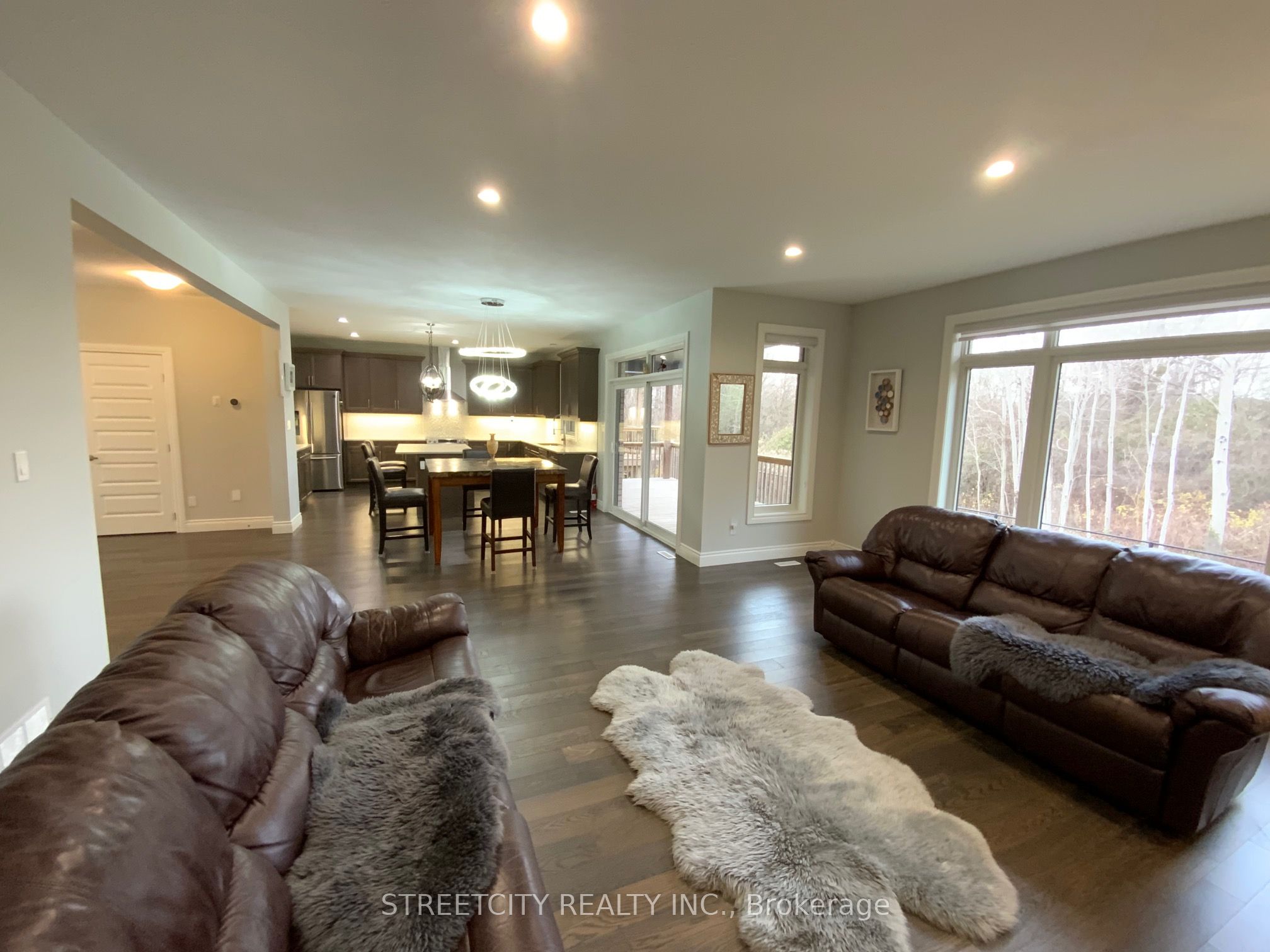 1295 Dyer Crescent Property Photo 17
