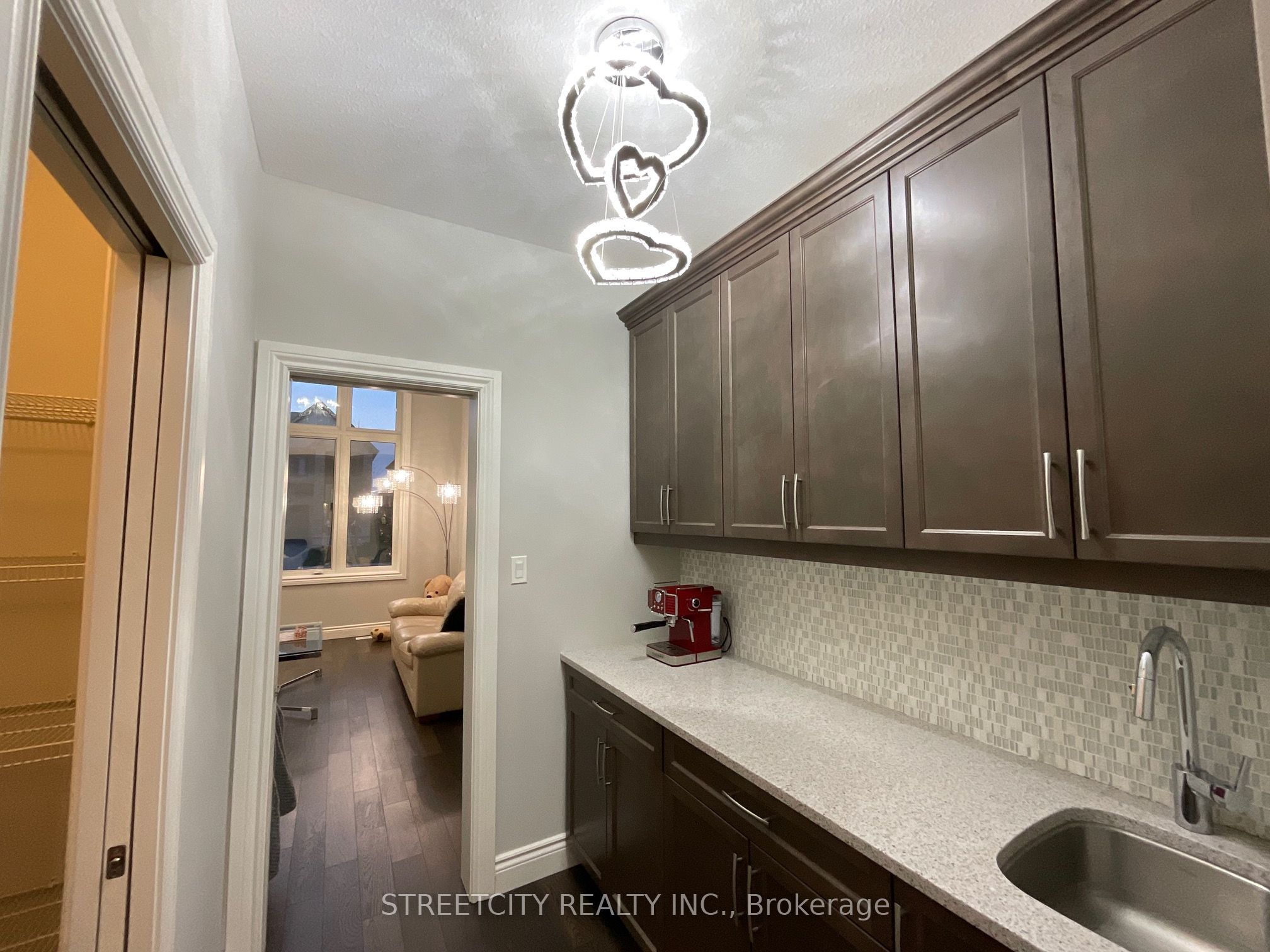 1295 Dyer Crescent Property Photo 21