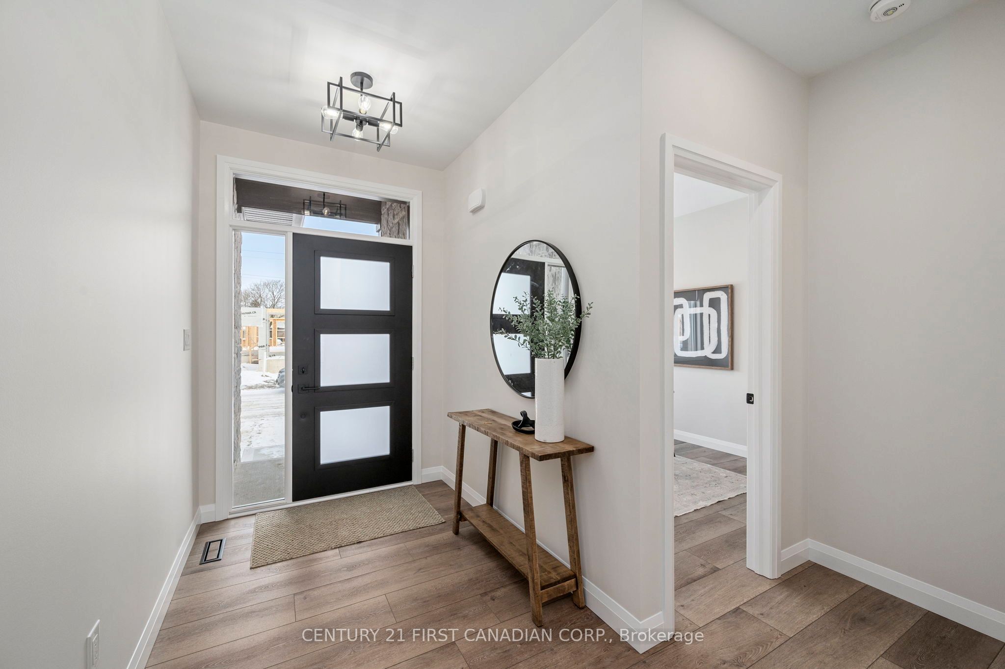 #6 - 32 Postma Crescent Property Photo 2