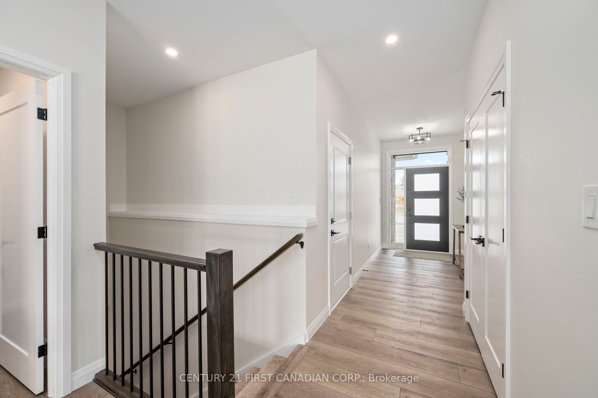 #6 - 32 Postma Crescent Property Photo 3