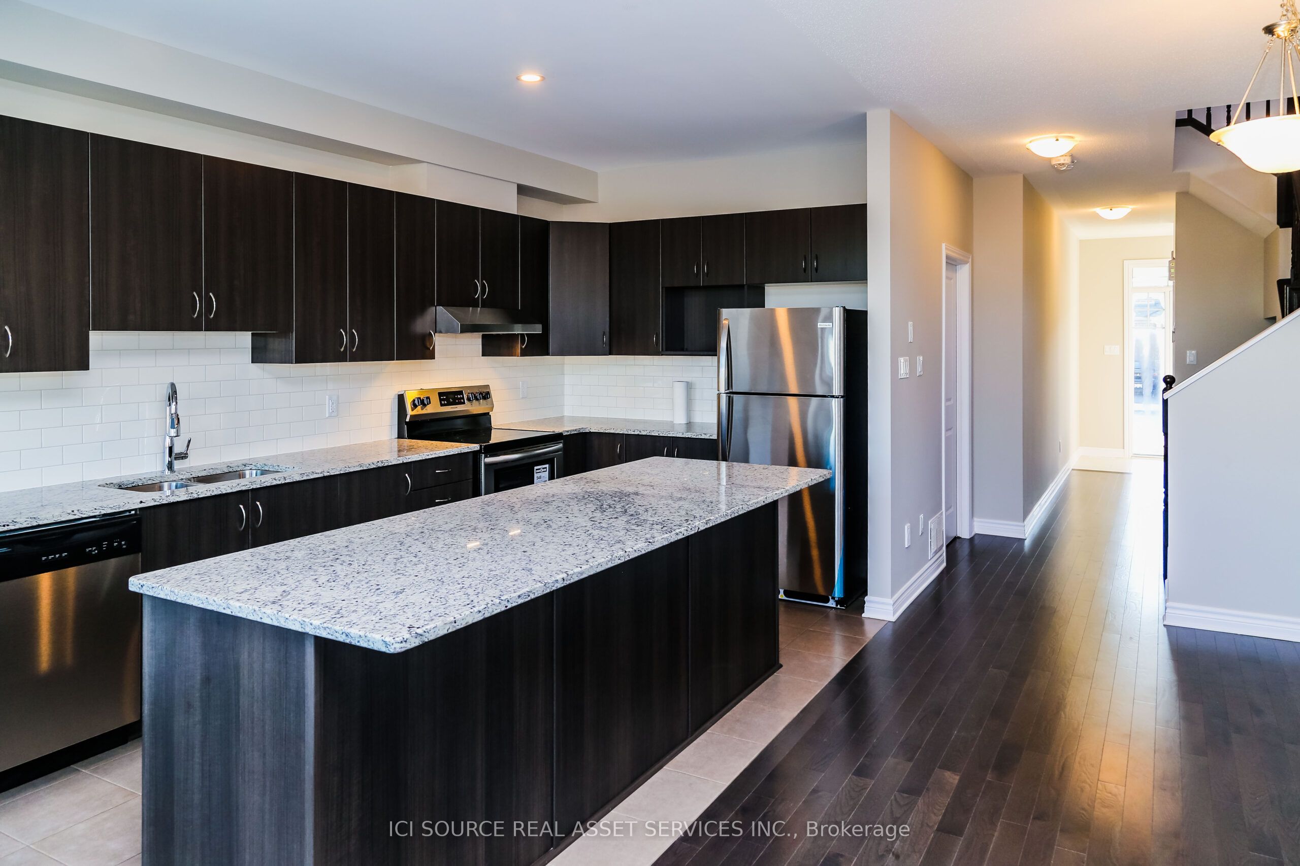 193 Kimpton Drive Property Photo 1