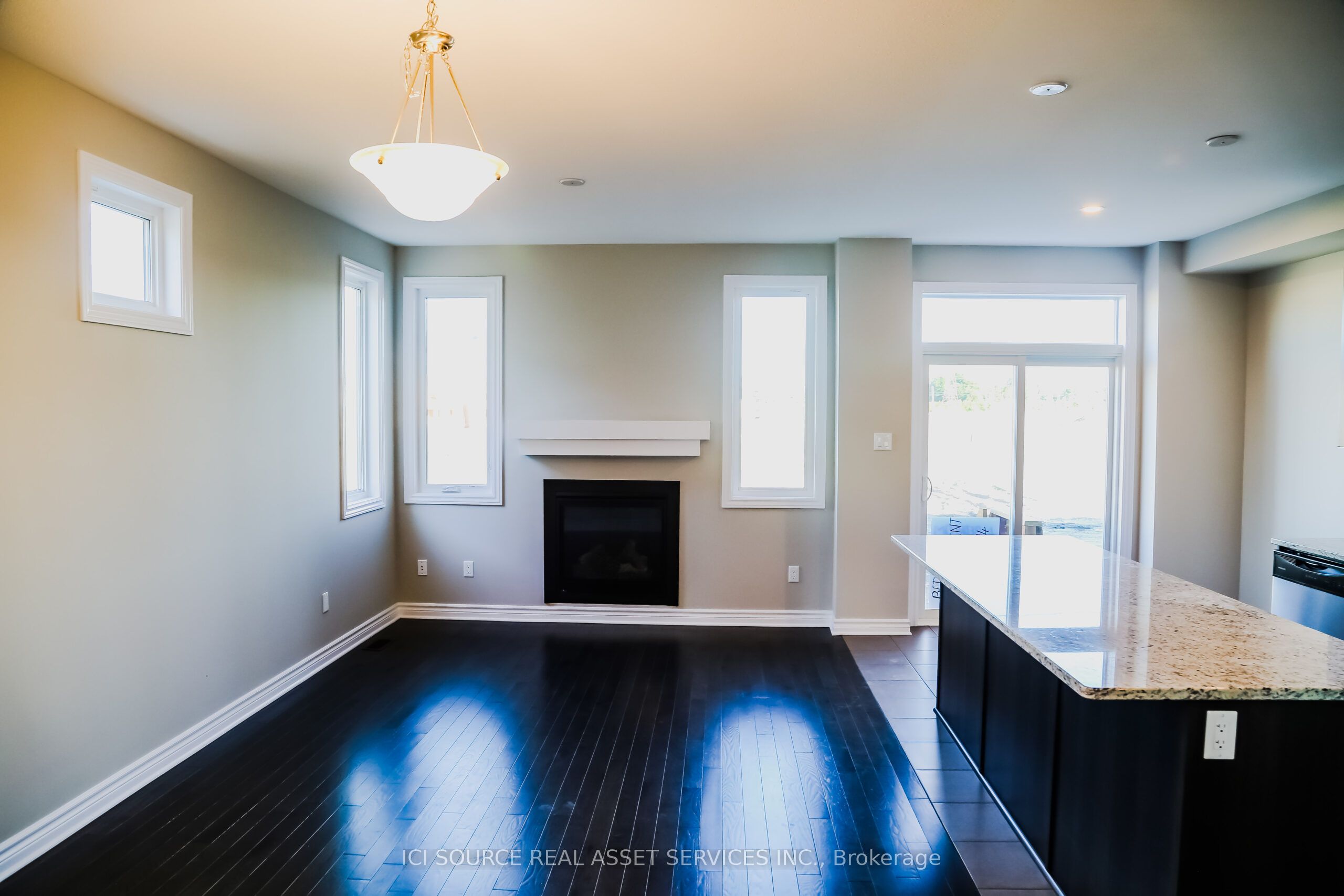 193 Kimpton Drive Property Photo 4