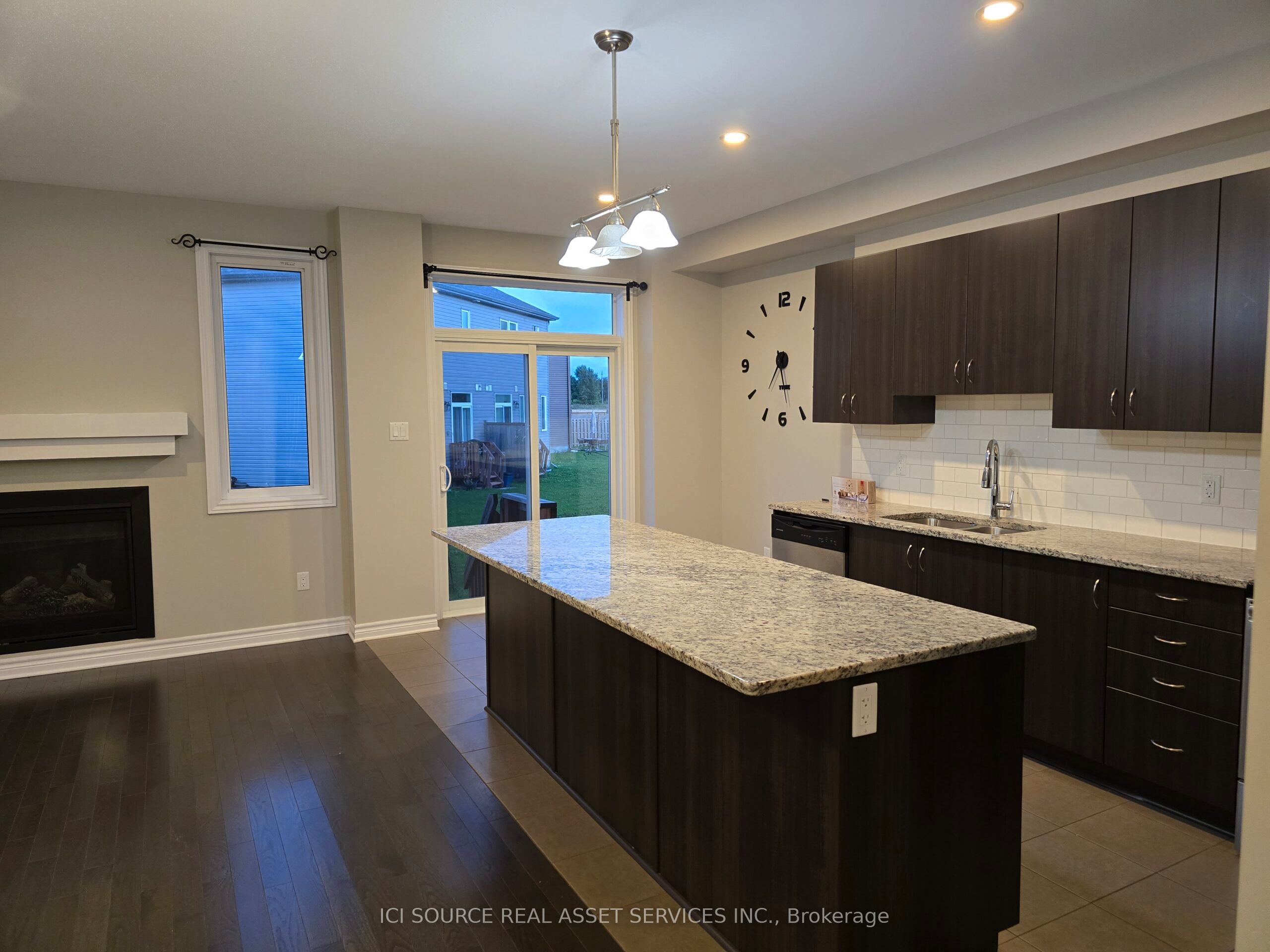 193 Kimpton Drive Property Photo 16