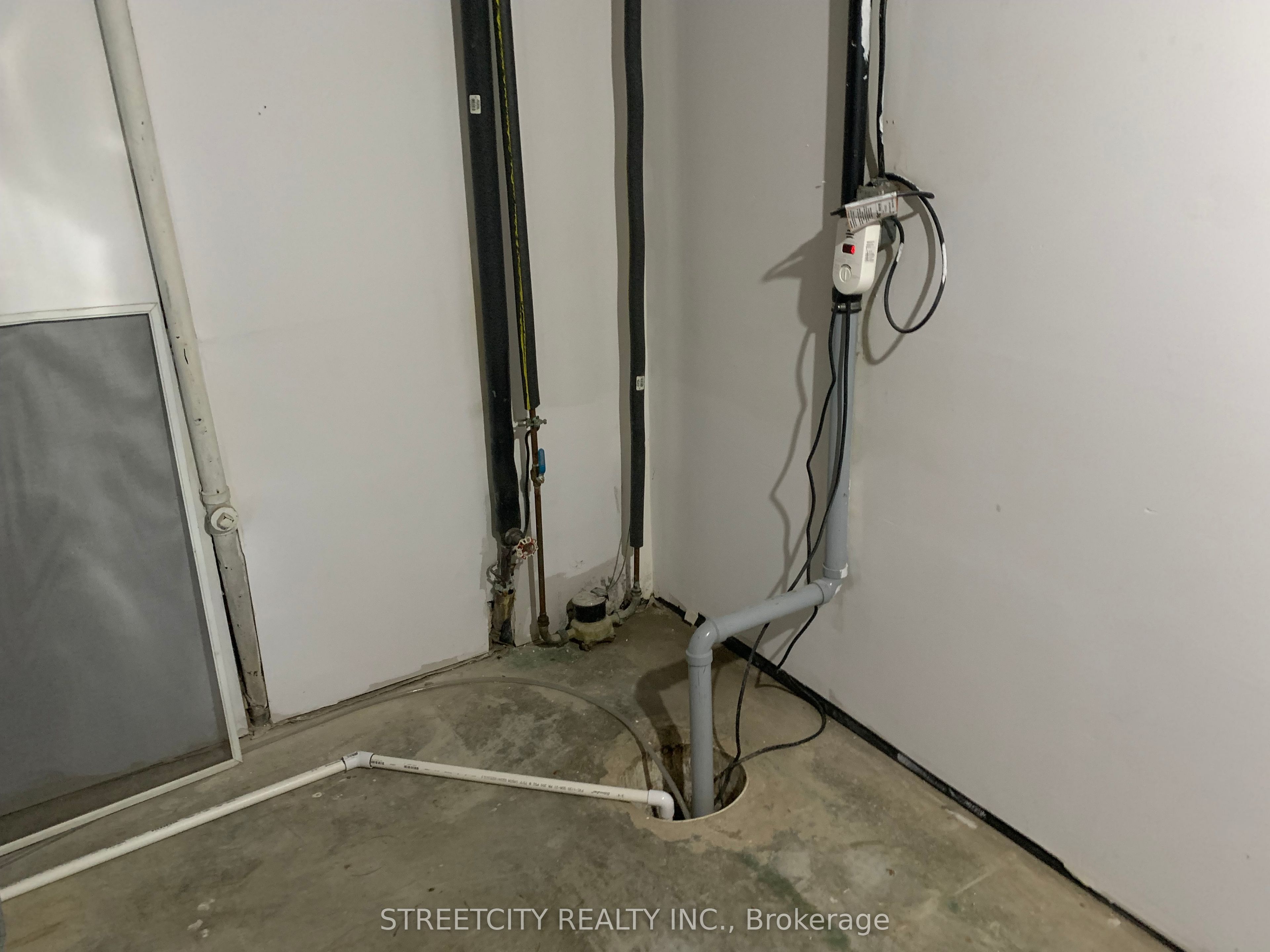 #a - 140 Symes Street Property Photo 28