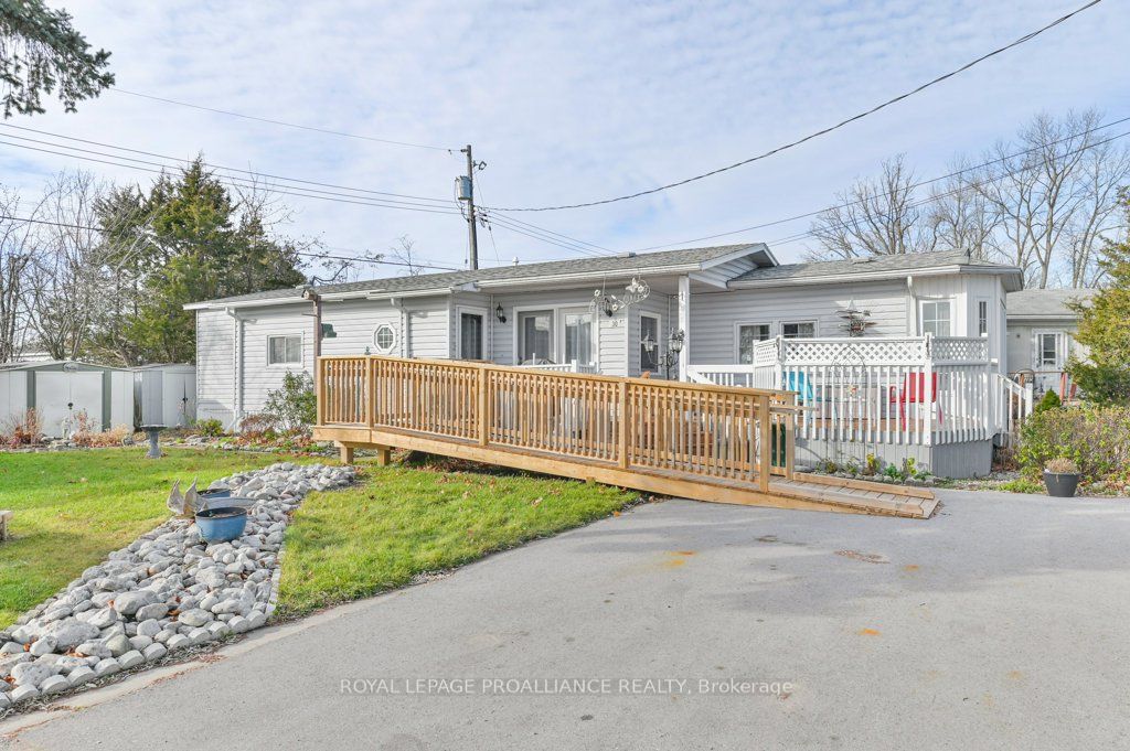 30 Kenneth Boulevard Property Photo 2