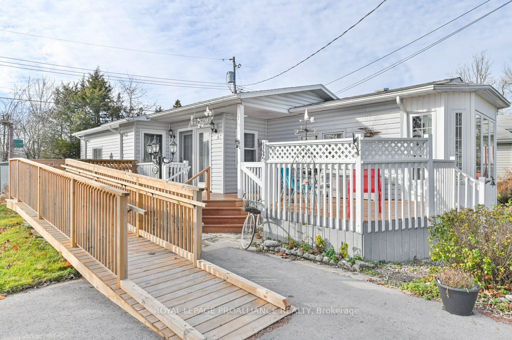 30 Kenneth Boulevard Property Photo 3
