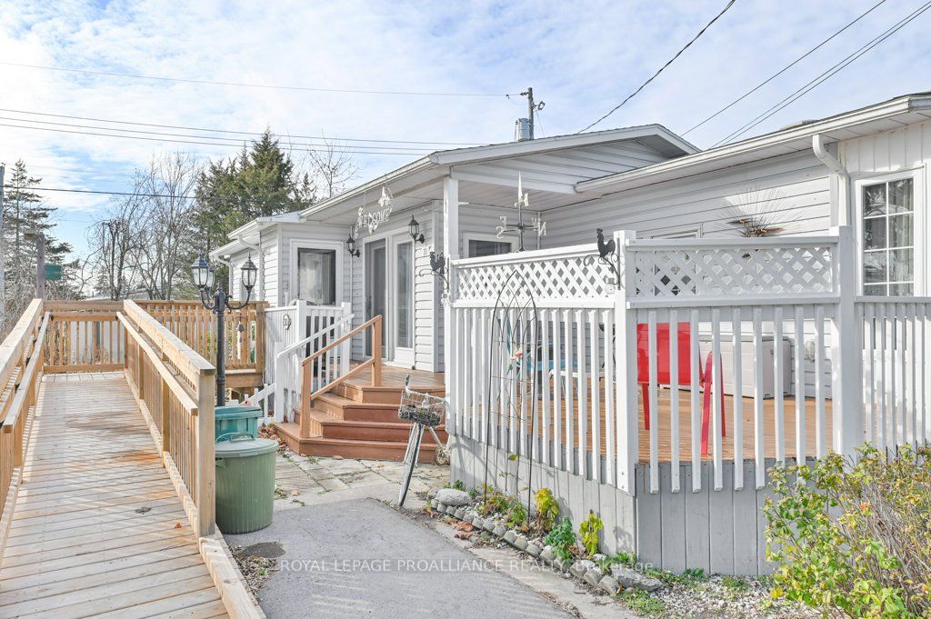 30 Kenneth Boulevard Property Photo 4