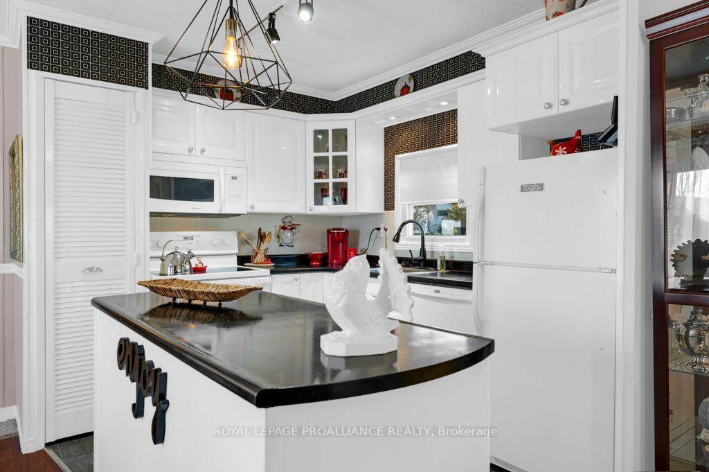 30 Kenneth Boulevard Property Photo 11