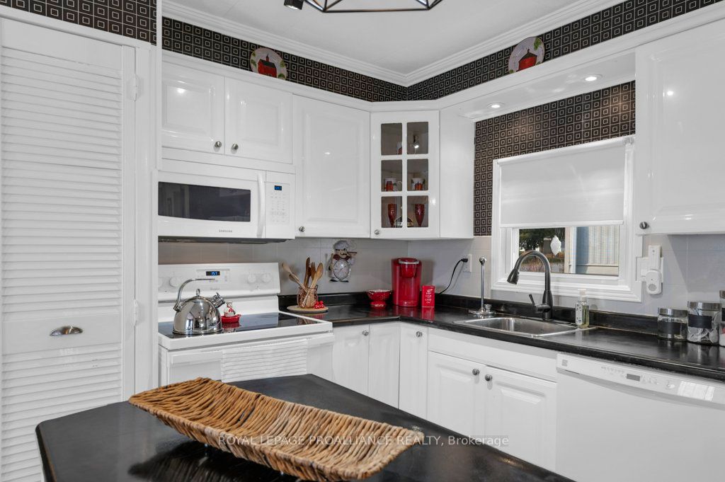 30 Kenneth Boulevard Property Photo 12