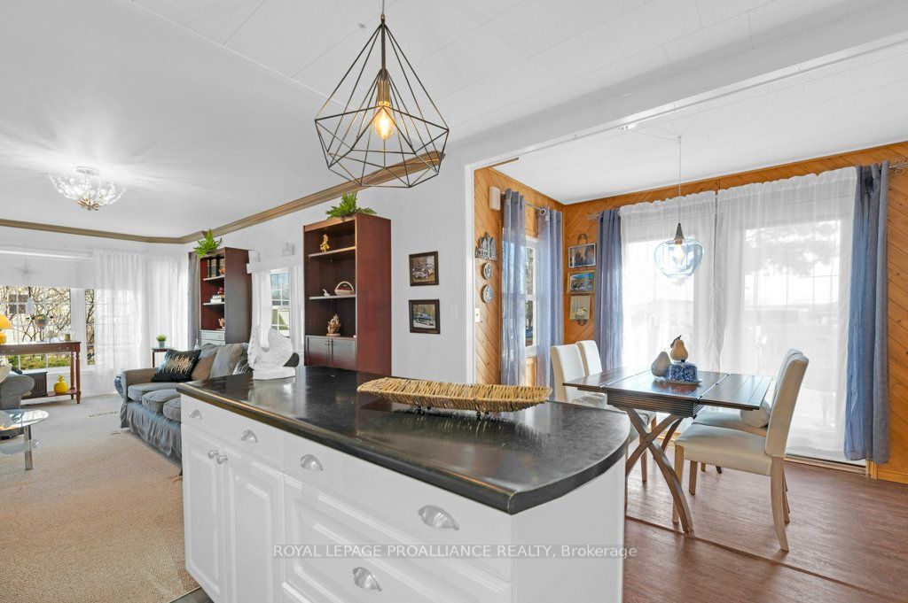 30 Kenneth Boulevard Property Photo 14