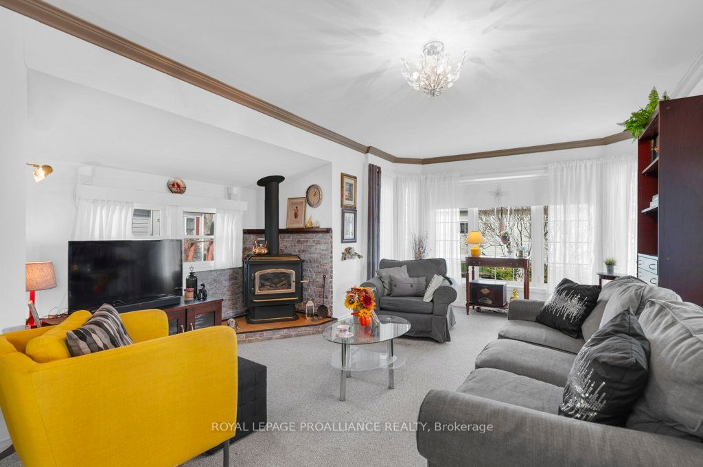 30 Kenneth Boulevard Property Photo 15