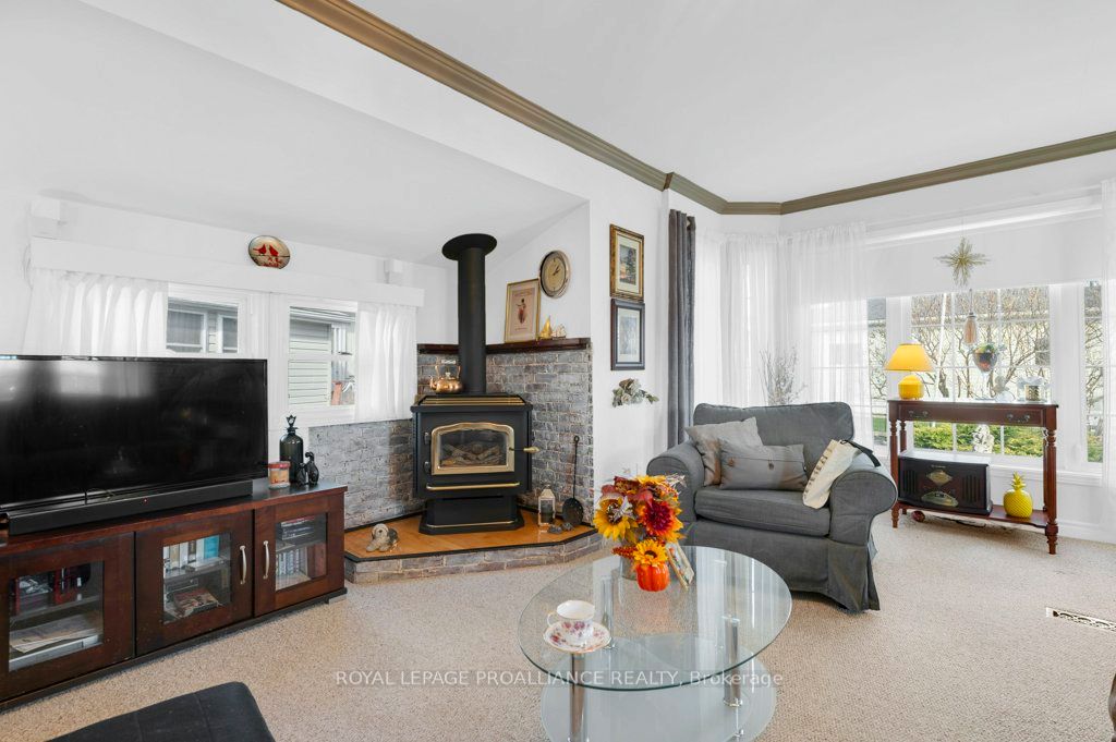 30 Kenneth Boulevard Property Photo 16