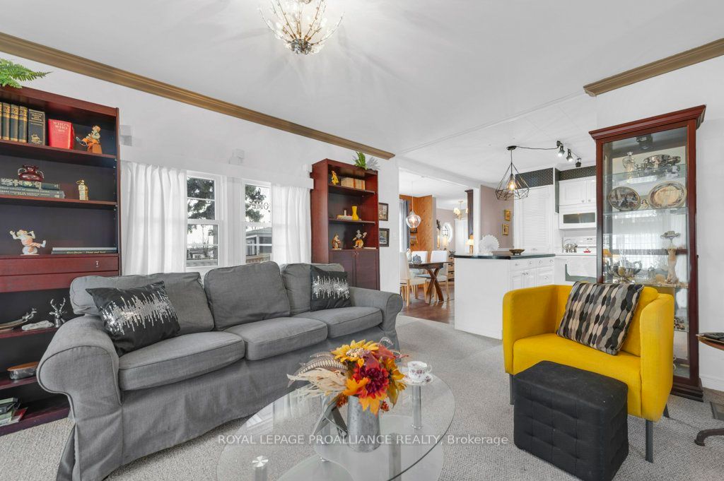 30 Kenneth Boulevard Property Photo 17