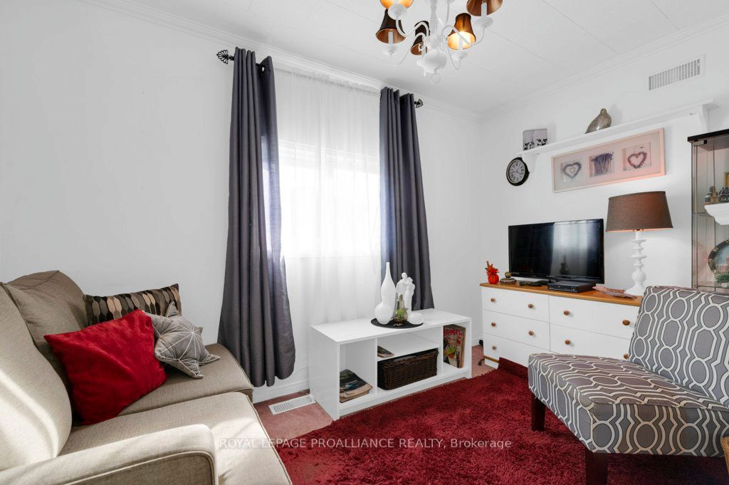 30 Kenneth Boulevard Property Photo 20