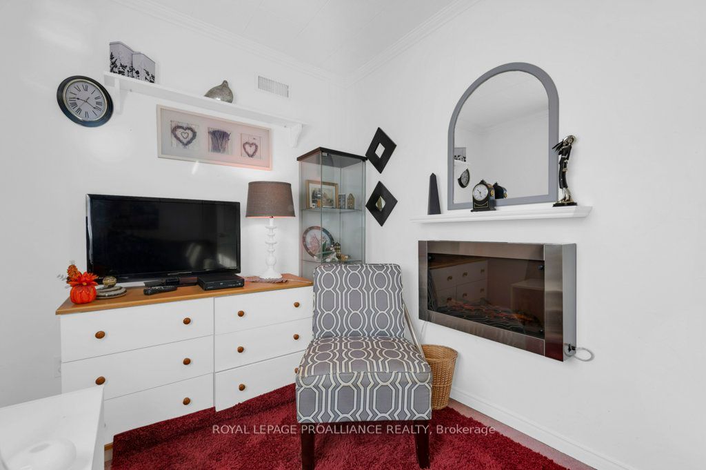 30 Kenneth Boulevard Property Photo 21