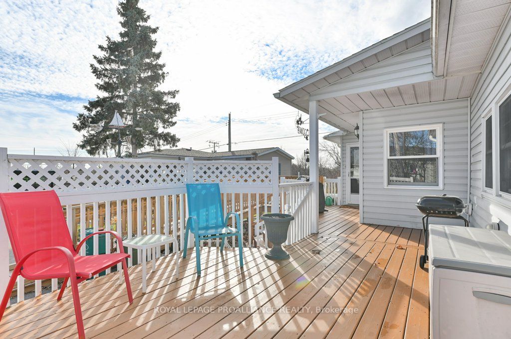 30 Kenneth Boulevard Property Photo 25