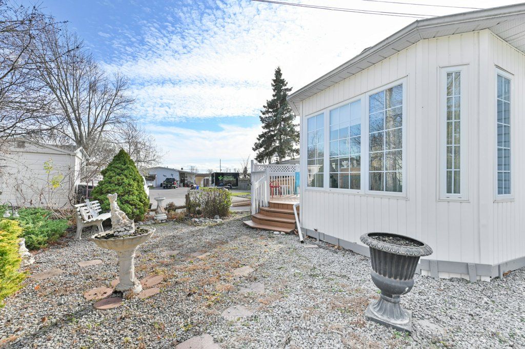 30 Kenneth Boulevard Property Photo 28