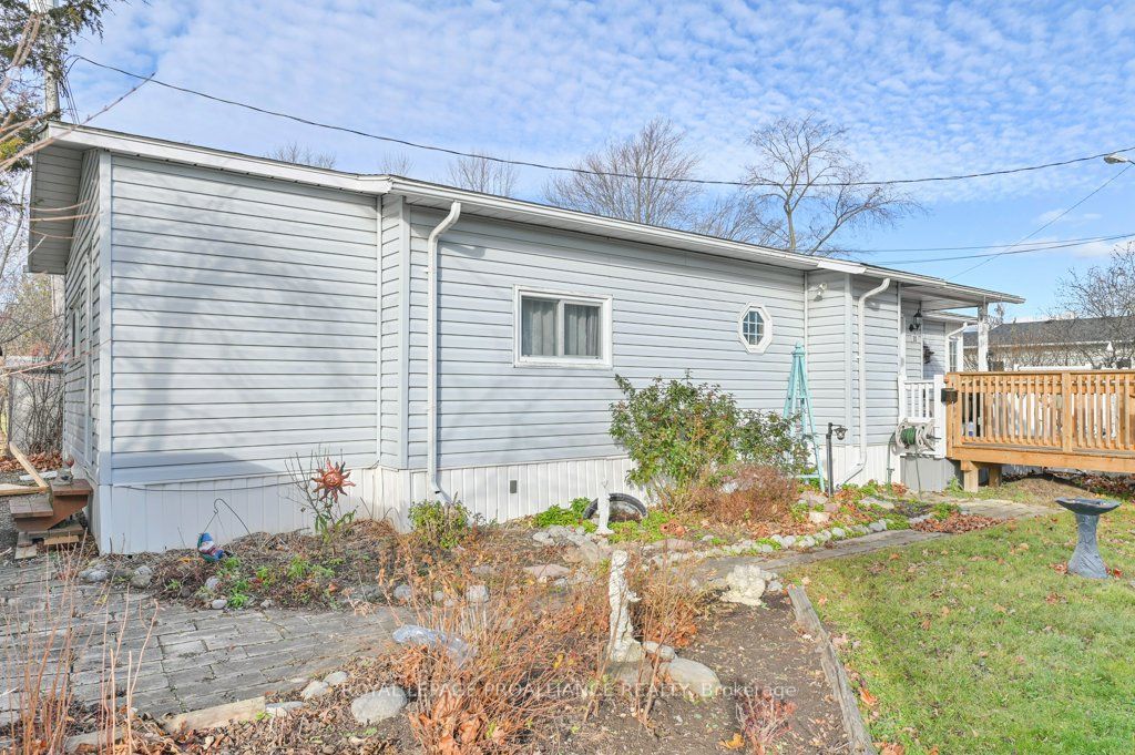 30 Kenneth Boulevard Property Photo 31