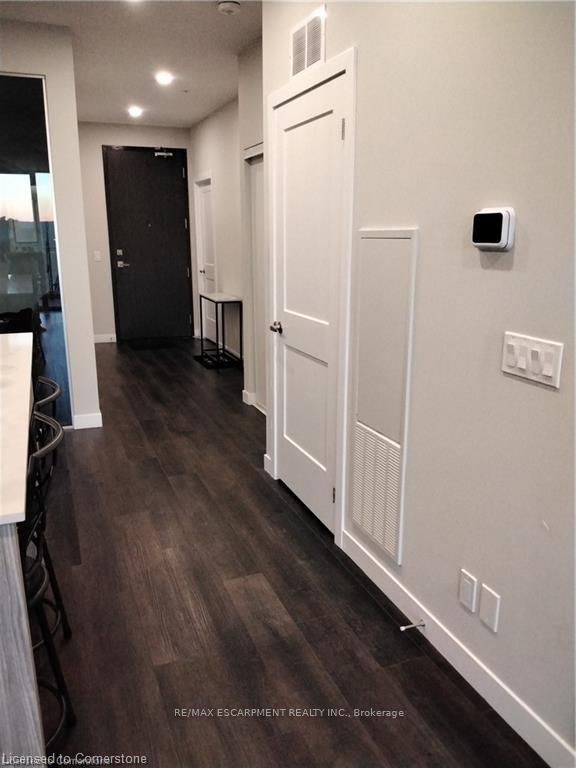 #2304 - 15 Queen Street Property Photo 4