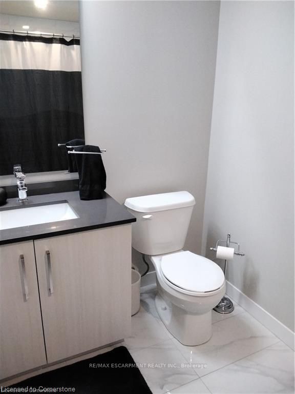 #2304 - 15 Queen Street Property Photo 8