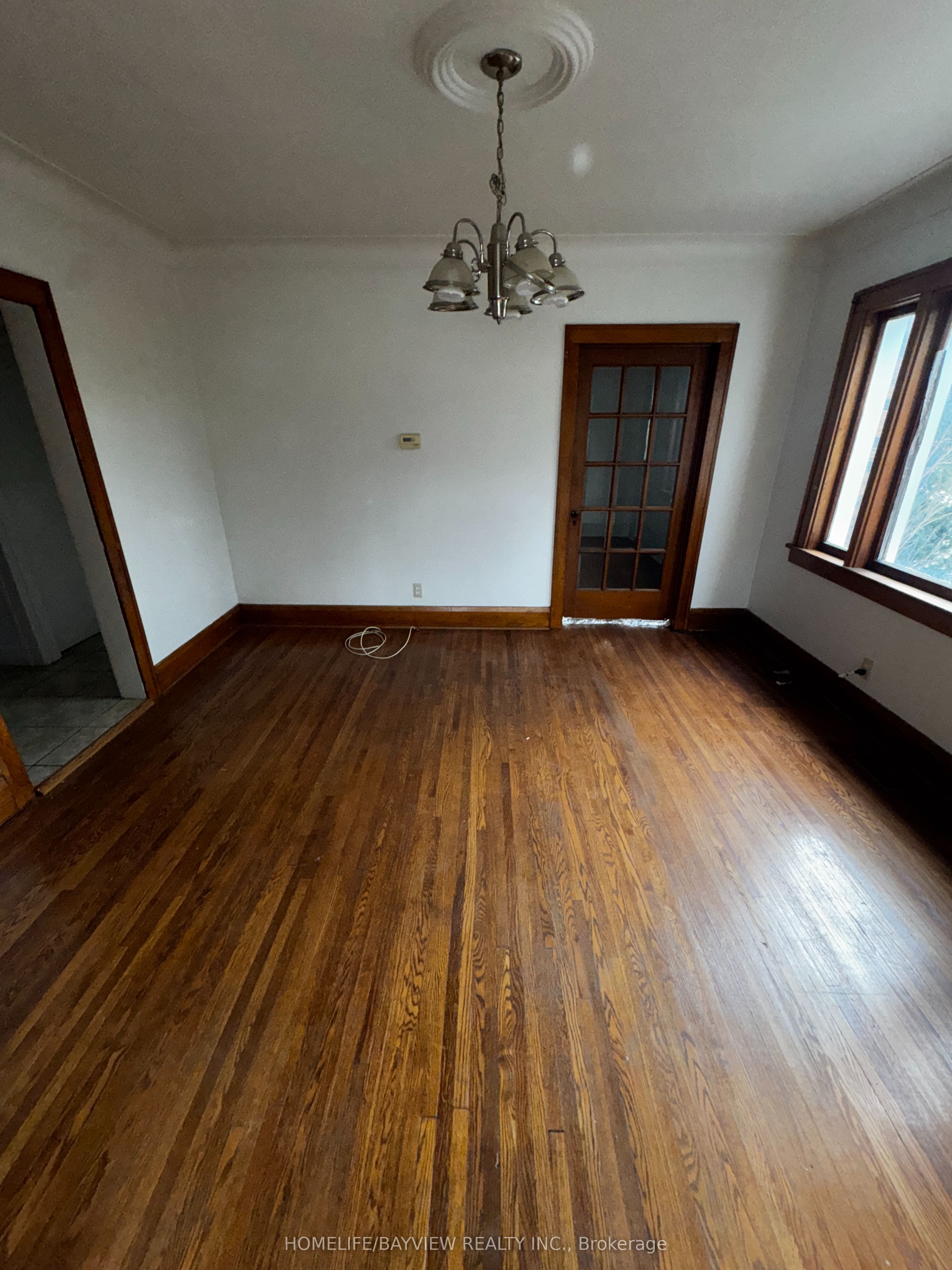 589 Giles Boulevard Property Photo 8