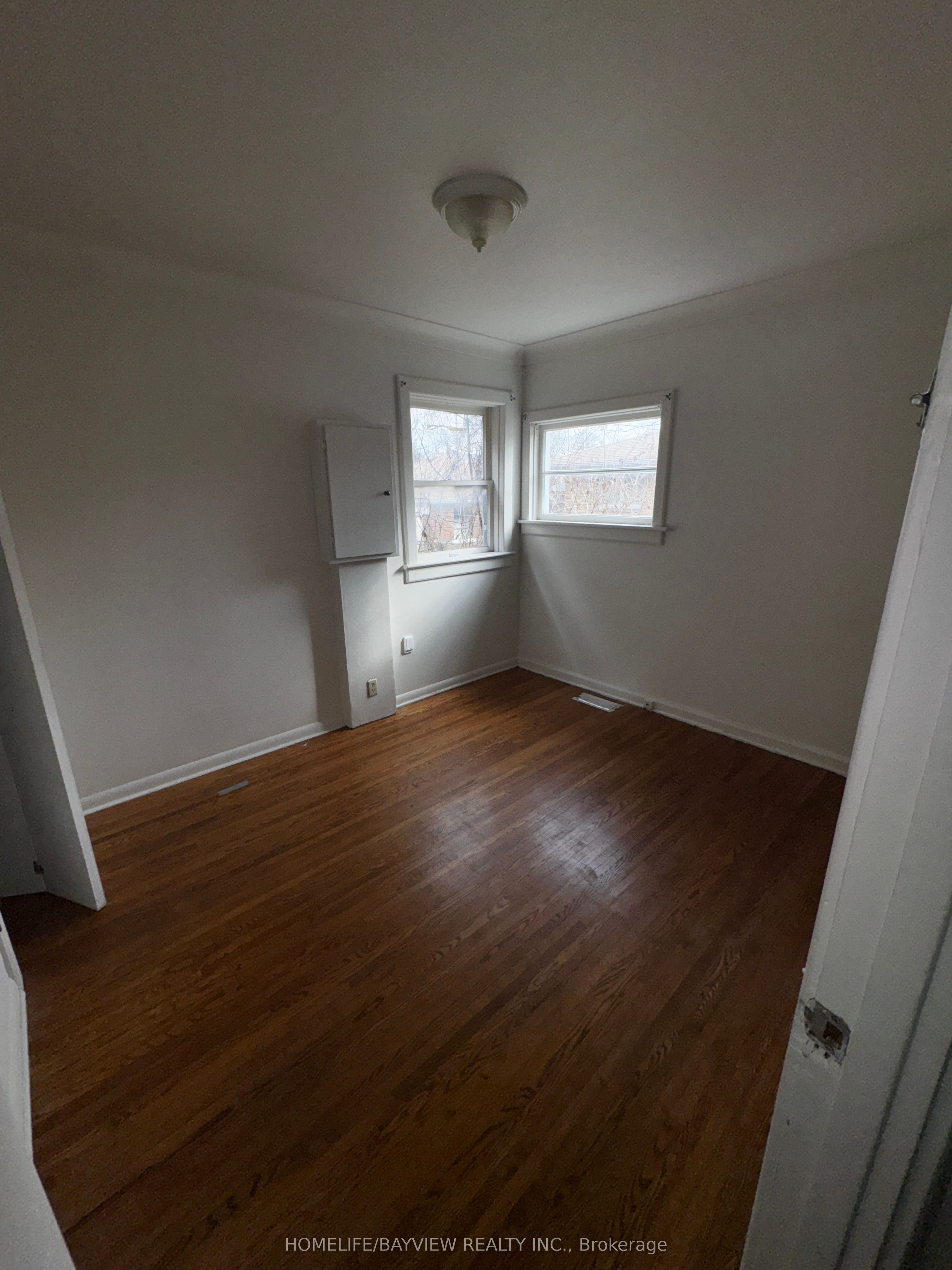 589 Giles Boulevard Property Photo 10