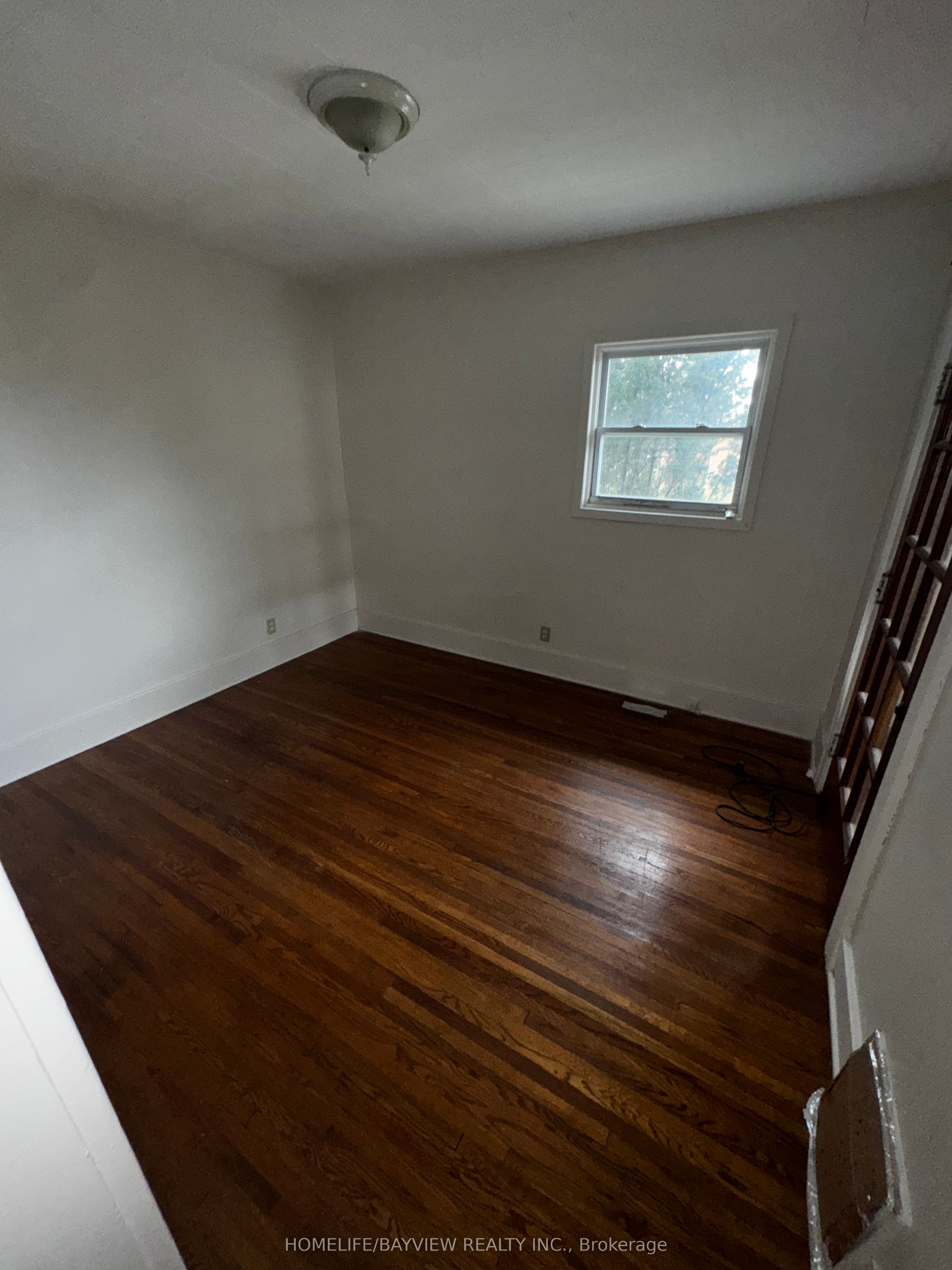 589 Giles Boulevard Property Photo 12