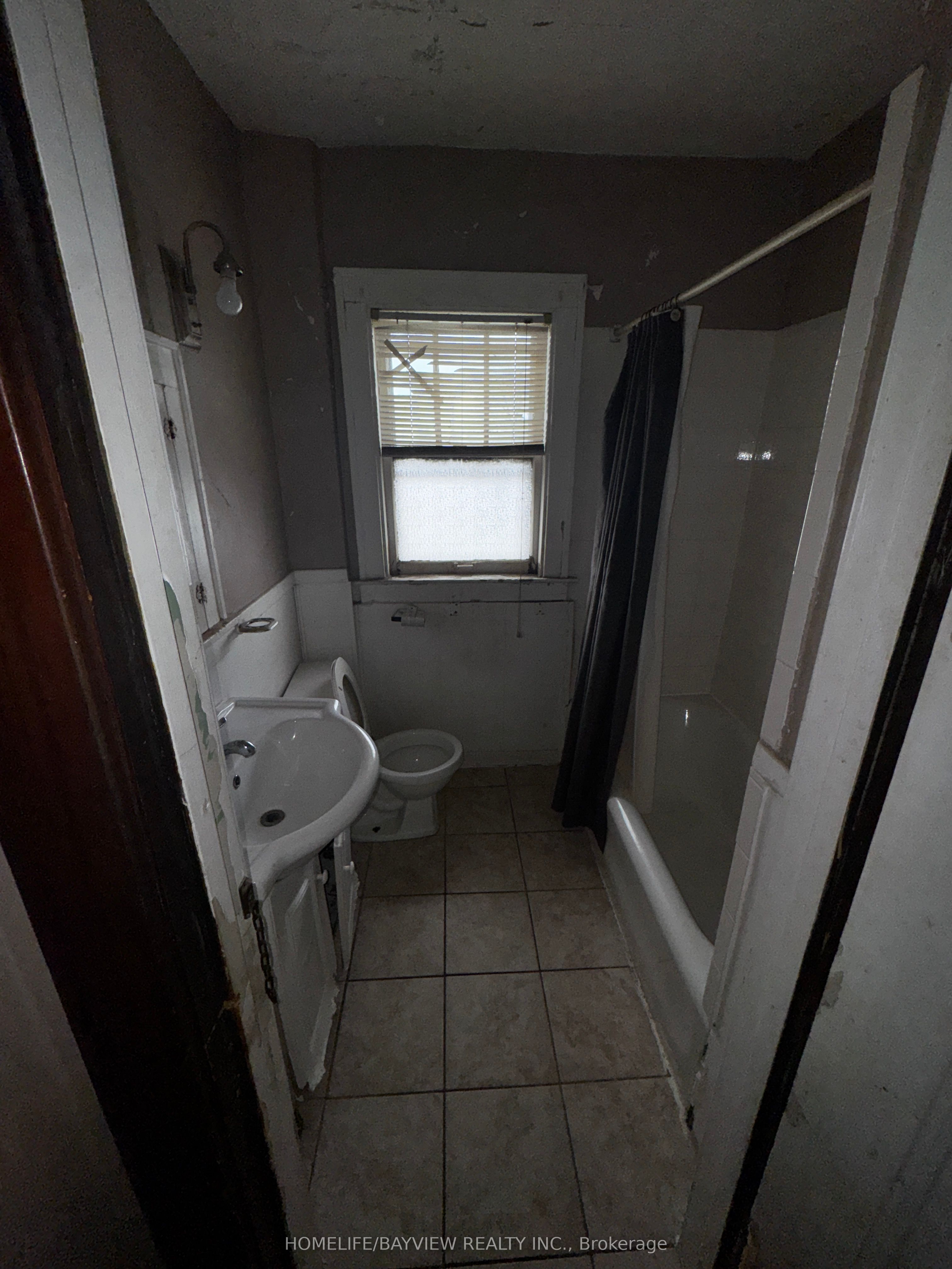 589 Giles Boulevard Property Photo 17