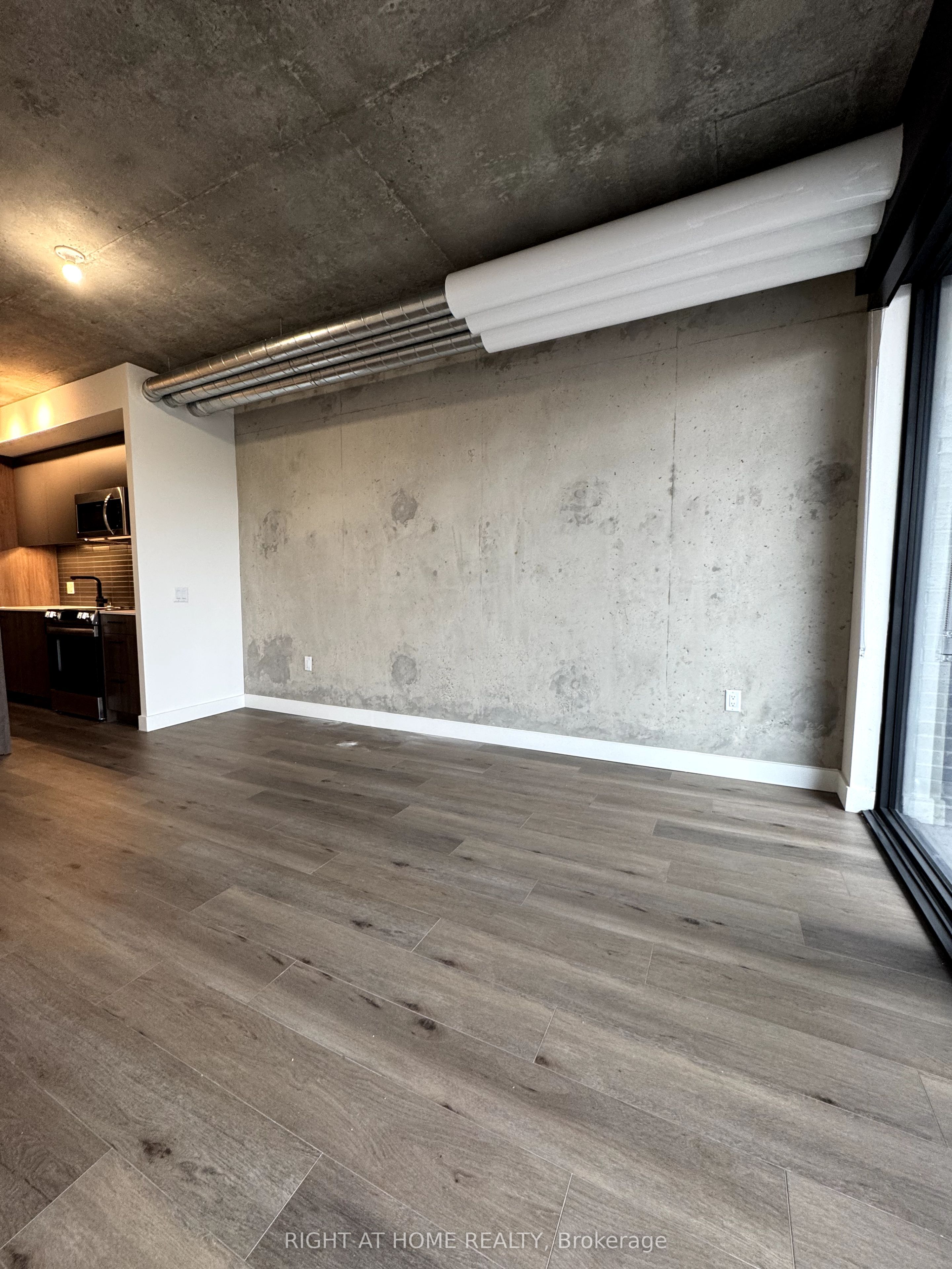 #606 - 10 James Street Property Photo 7