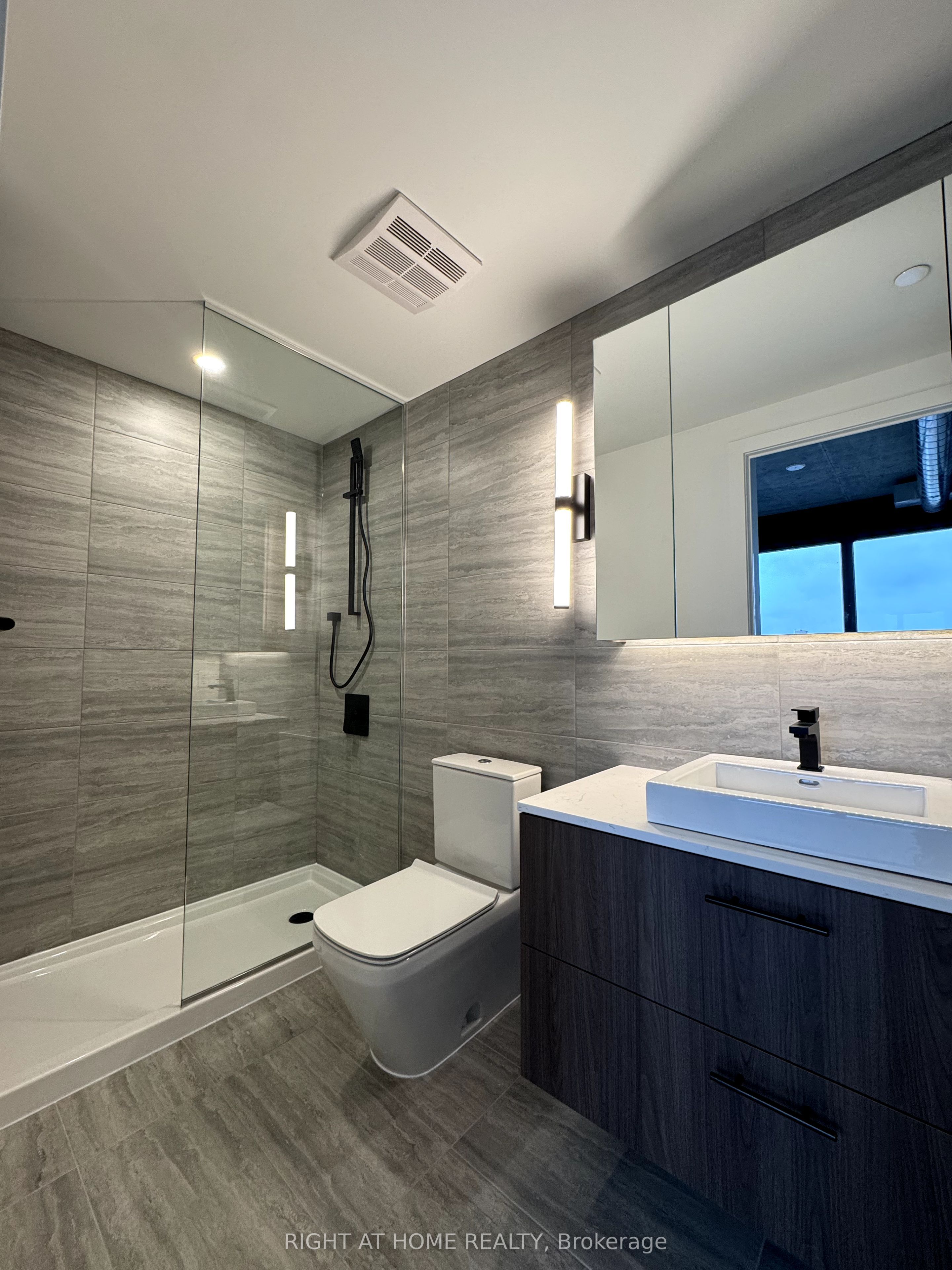 #606 - 10 James Street Property Photo 9
