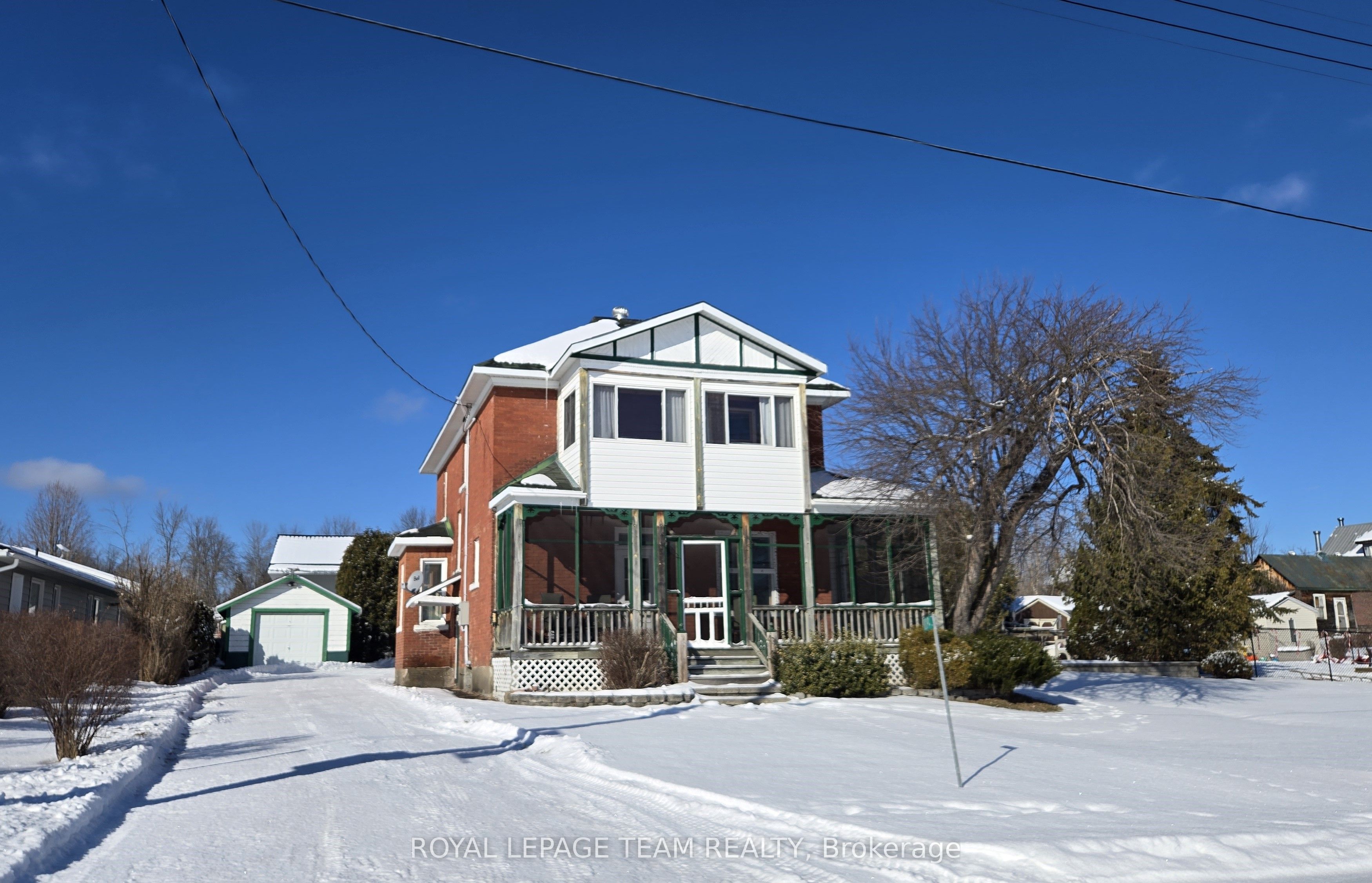 1094 Madawaska Street Property Photo