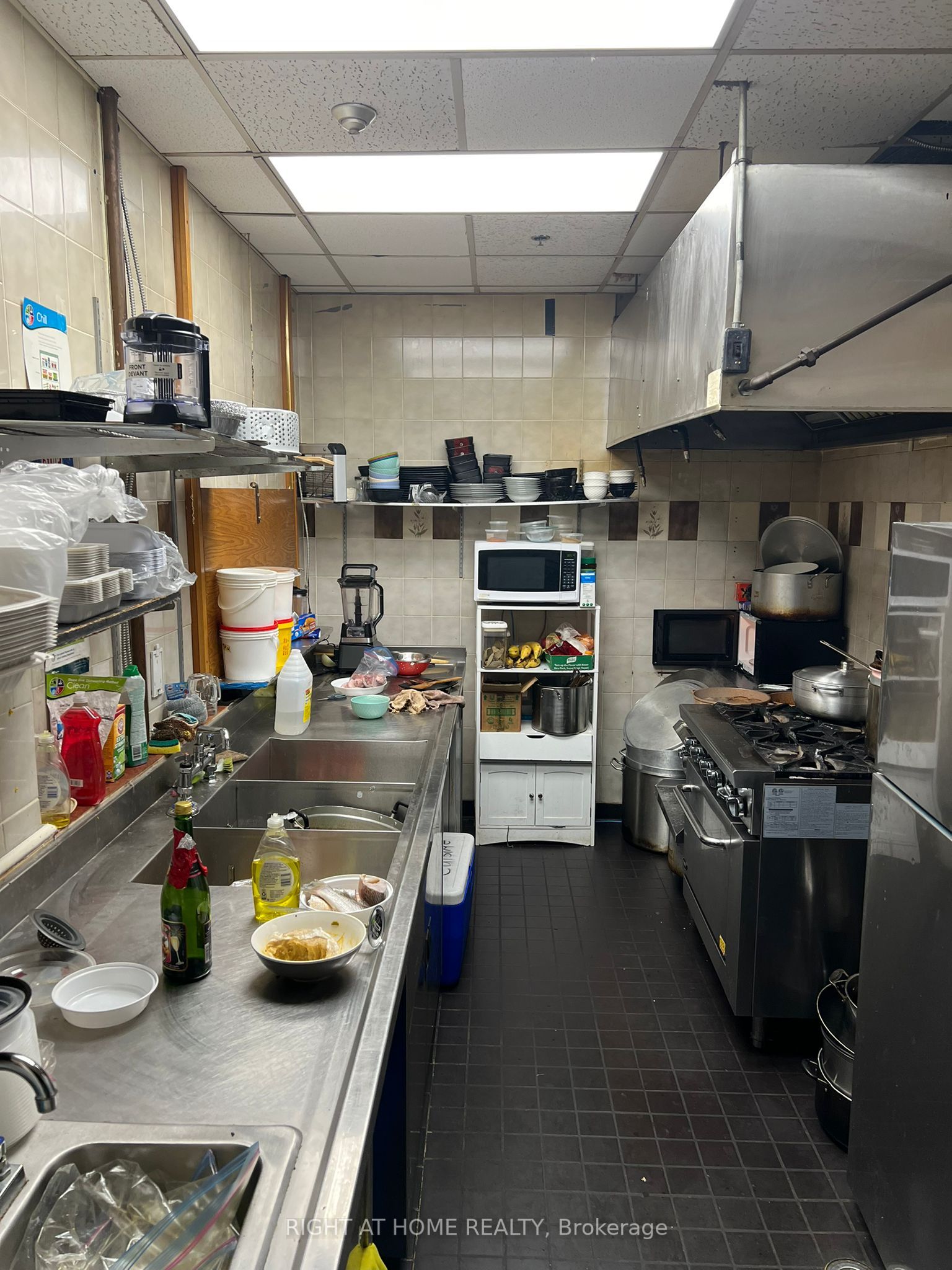 #7 - 4400 Queen Street Property Photo 9