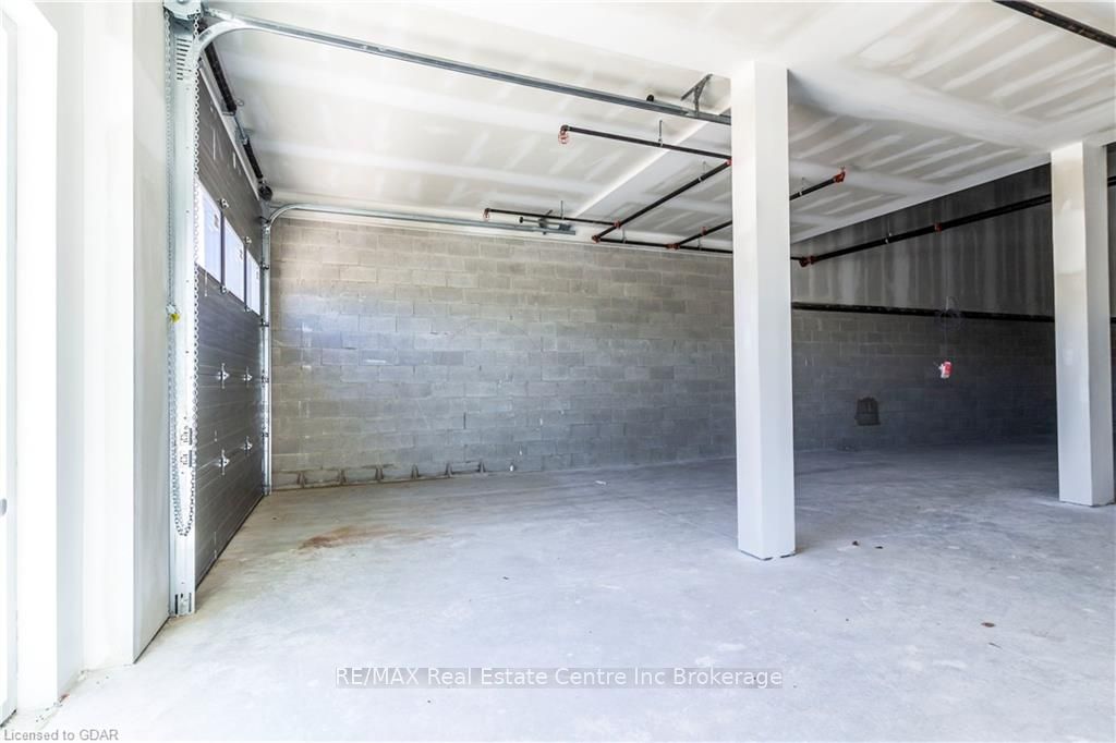 #23 - 587 Hanlon Creek Boulevard Property Photo 5