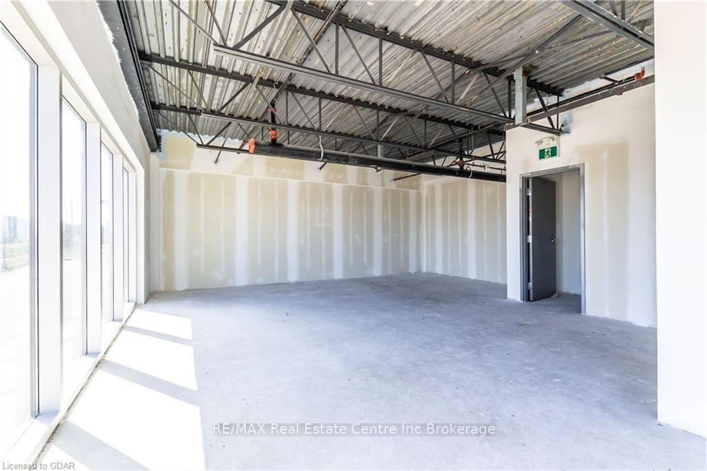 #23 - 587 Hanlon Creek Boulevard Property Photo 12
