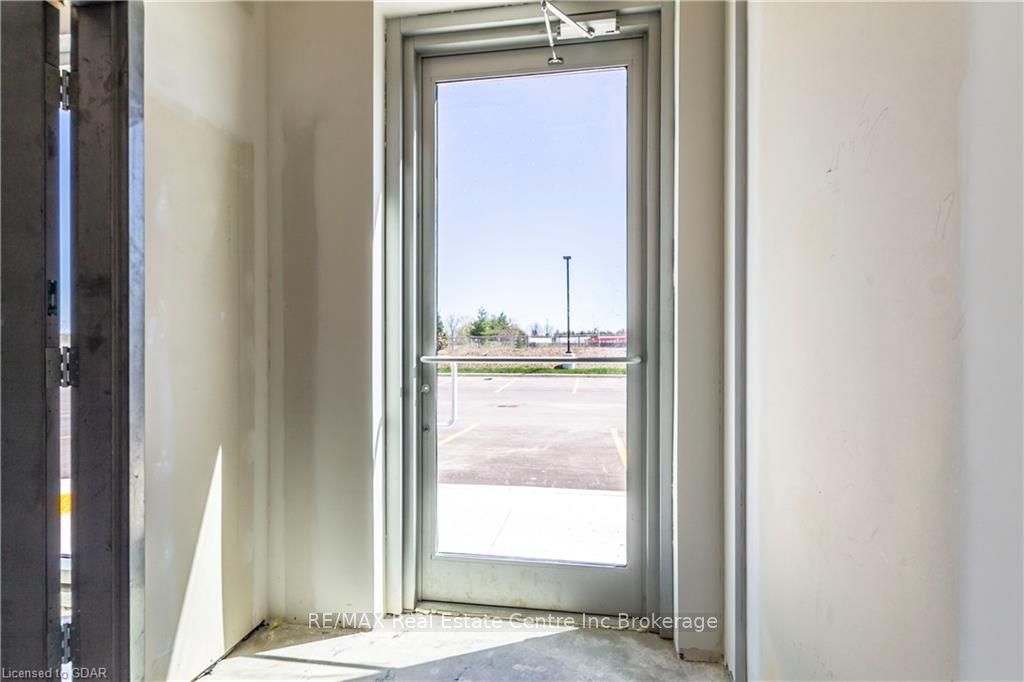 #28 - 589 Hanlon Creek Boulevard Property Photo 3