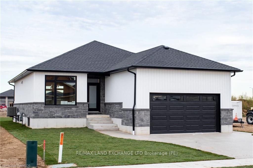 323 Mclean Crescent Property Photo 1
