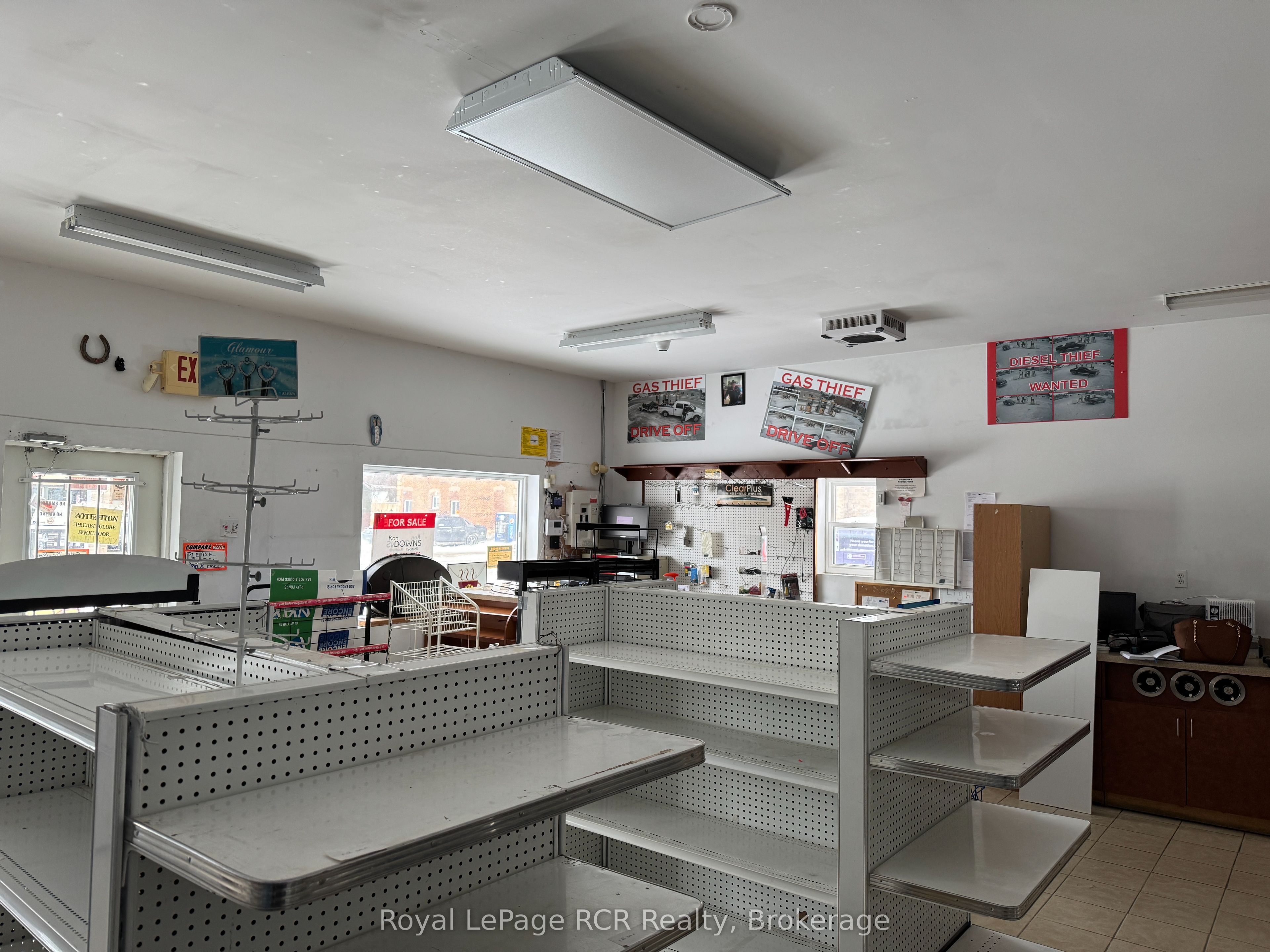 62 Yonge Street Property Photo 4