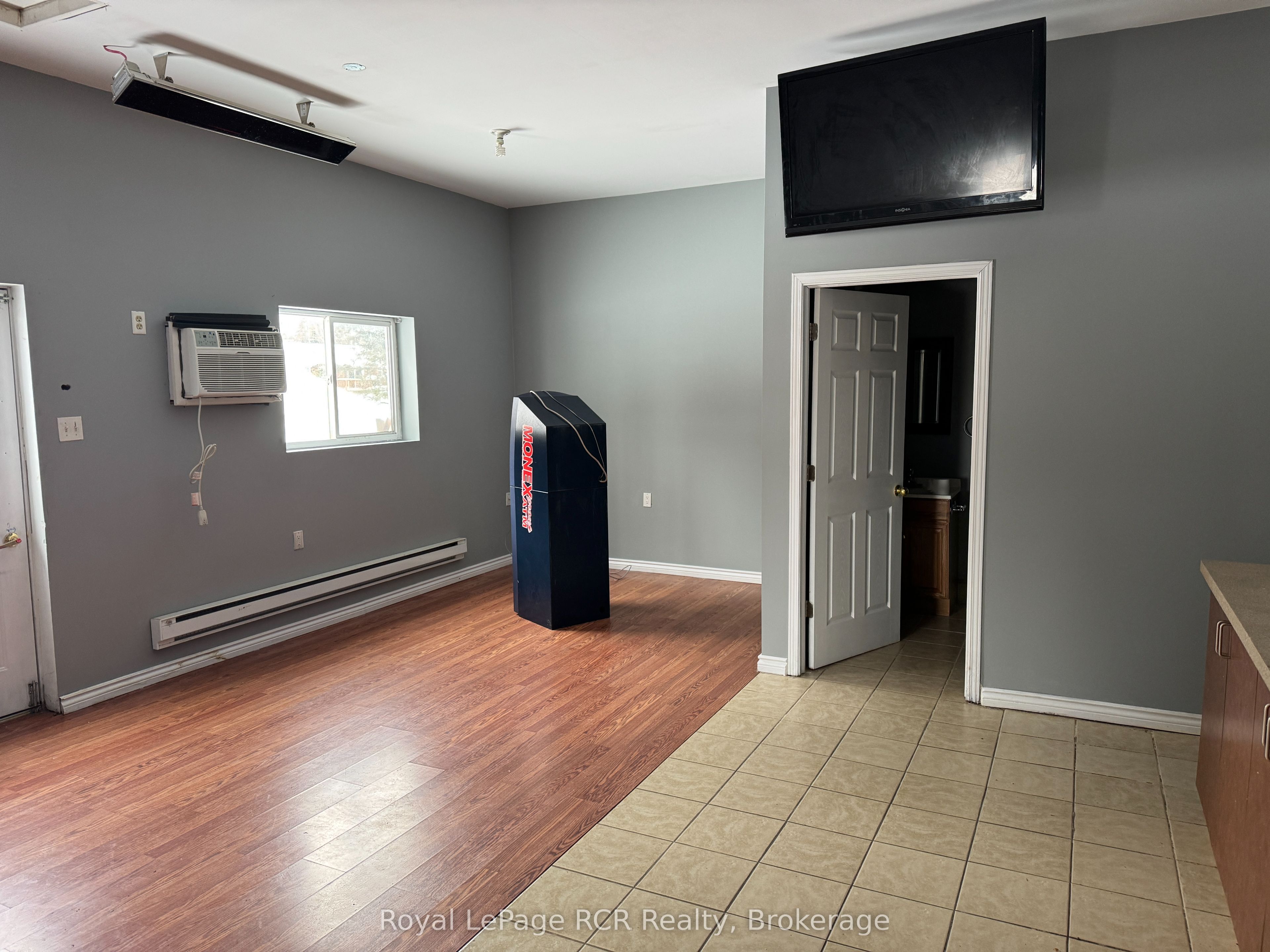 62 Yonge Street Property Photo 5