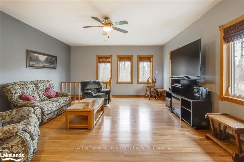659 Honey Harbour Road Property Photo 6