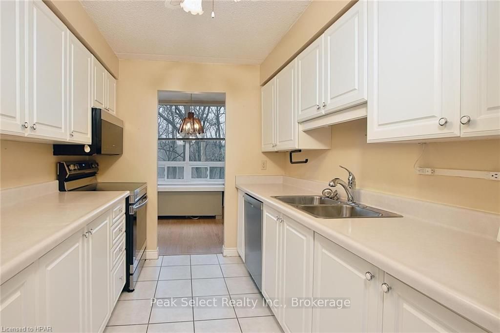 #104 - 22 St. Andrew Street Property Photo 6