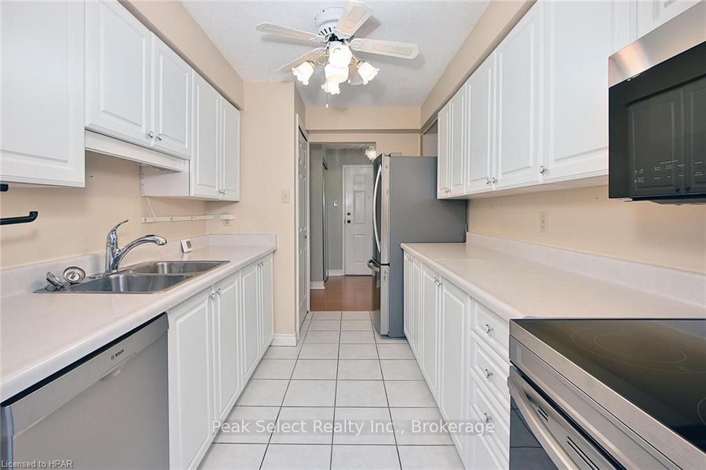 #104 - 22 St. Andrew Street Property Photo 8