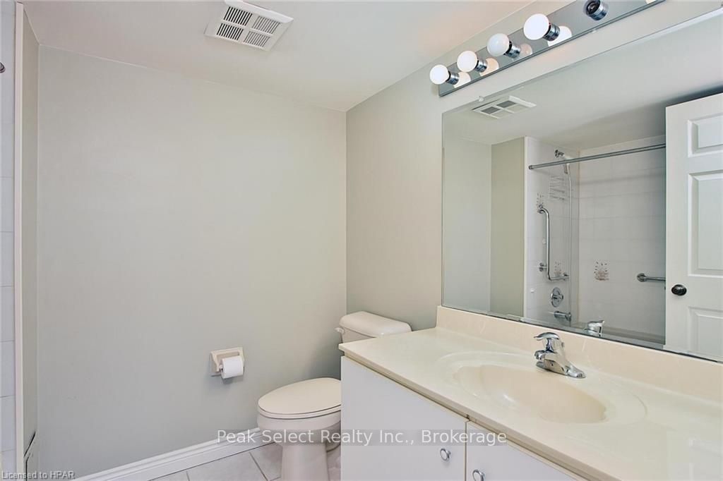 #104 - 22 St. Andrew Street Property Photo 13
