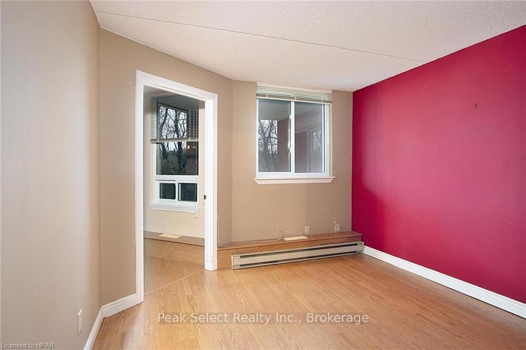 #104 - 22 St. Andrew Street Property Photo 15