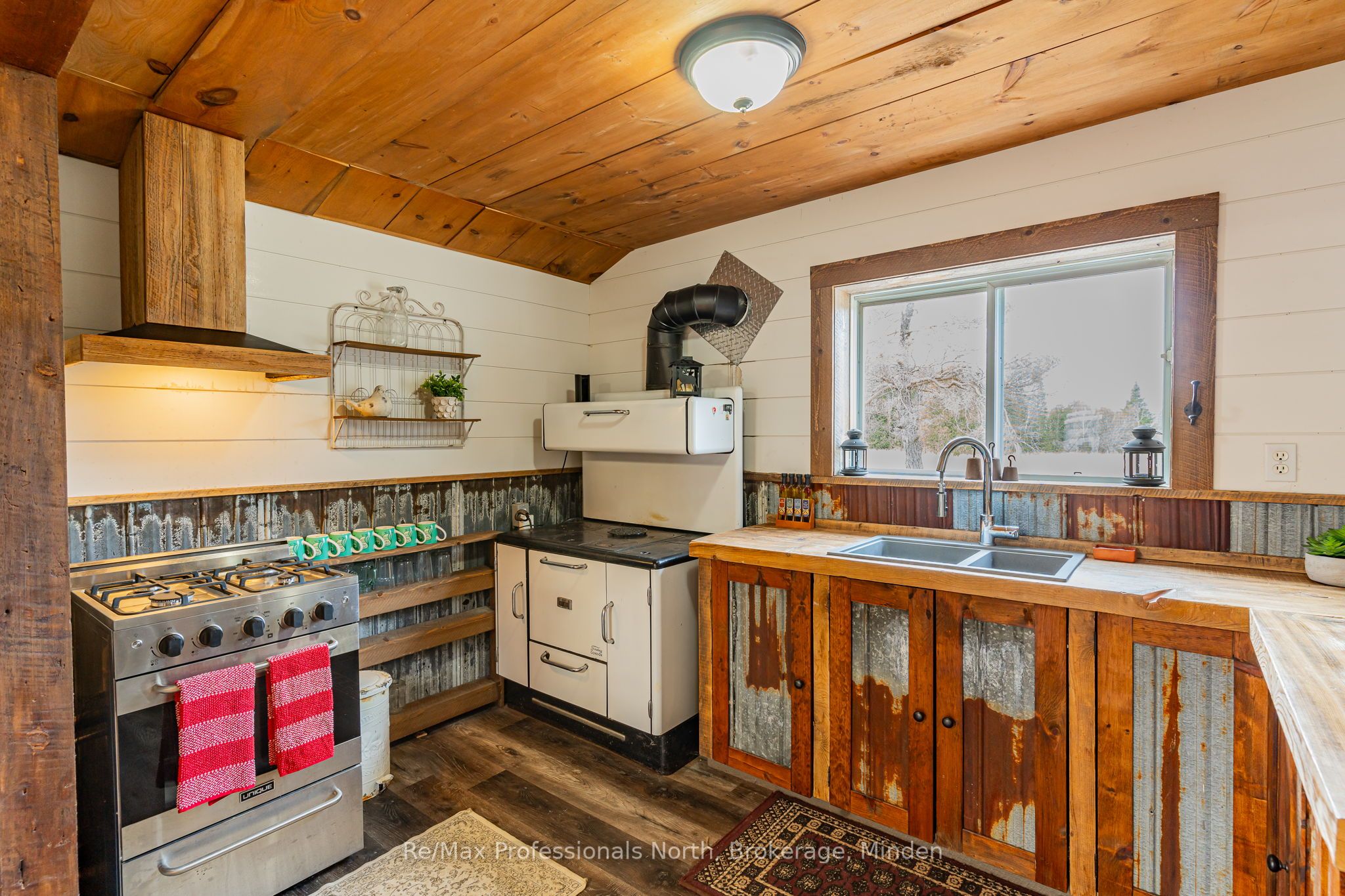 1047 Mccrea Road Property Photo 9