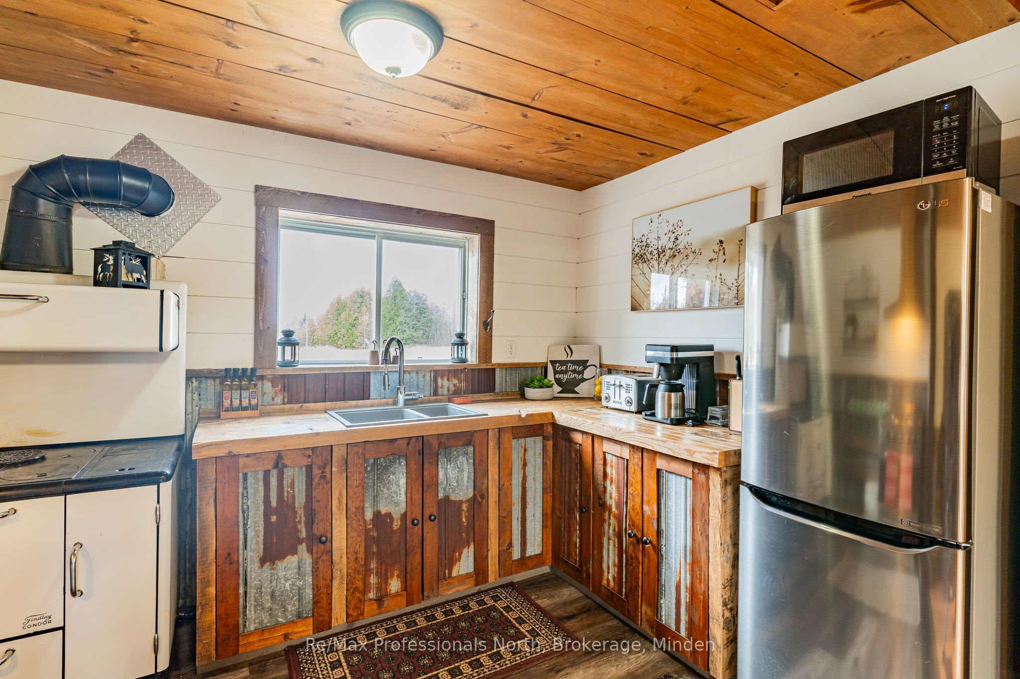 1047 Mccrea Road Property Photo 11