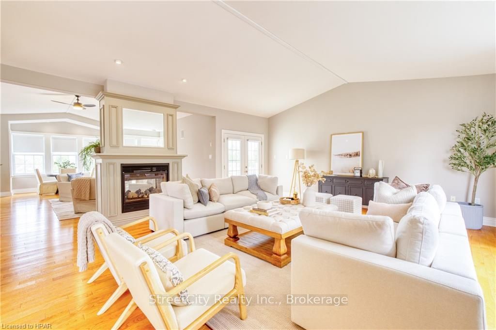 13 Harbour Court Property Photo 2