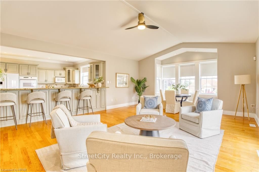13 Harbour Court Property Photo 6