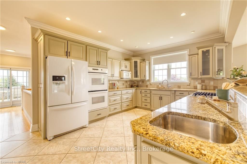 13 Harbour Court Property Photo 8